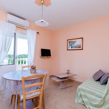 Apartments Marijana Banjol ภายนอก รูปภาพ