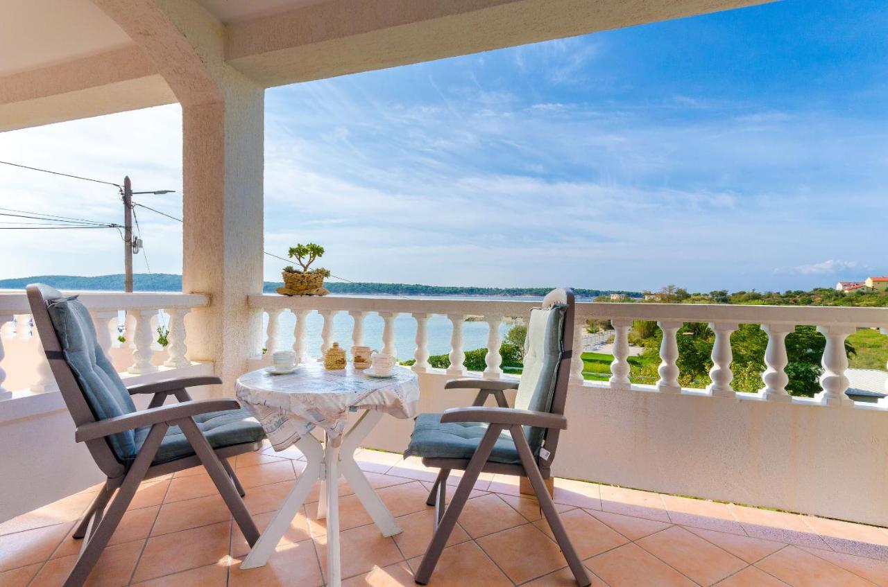 Apartments Marijana Banjol ภายนอก รูปภาพ