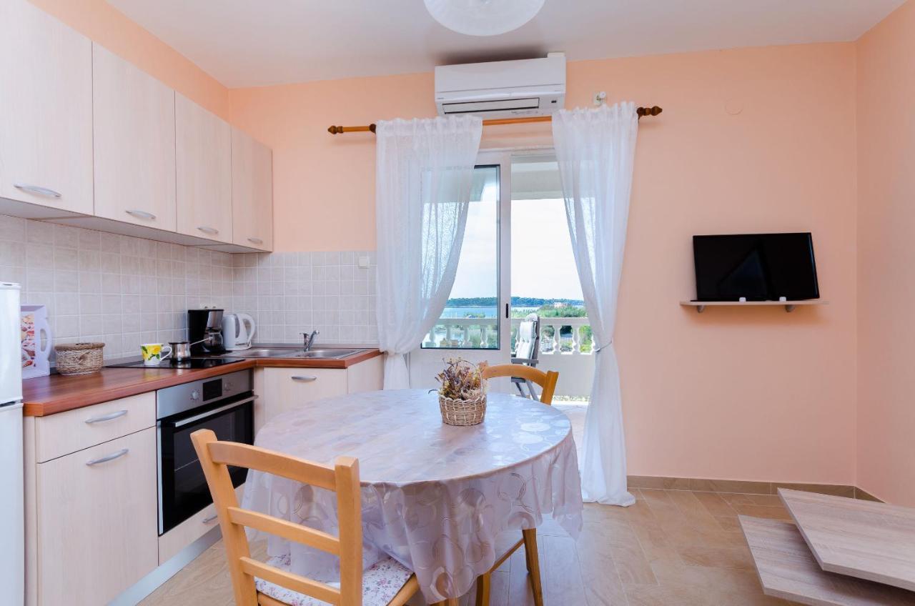 Apartments Marijana Banjol ภายนอก รูปภาพ