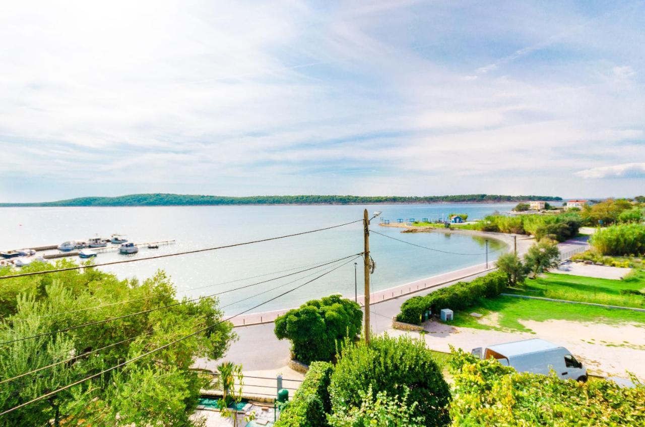 Apartments Marijana Banjol ภายนอก รูปภาพ