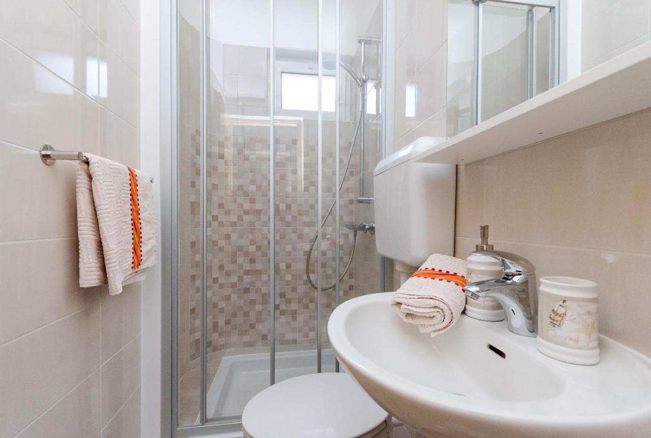 Apartments Marijana Banjol ภายนอก รูปภาพ