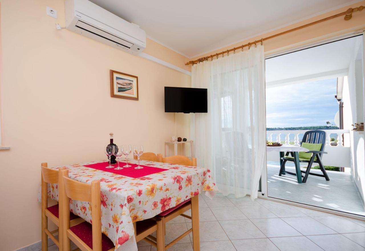 Apartments Marijana Banjol ภายนอก รูปภาพ