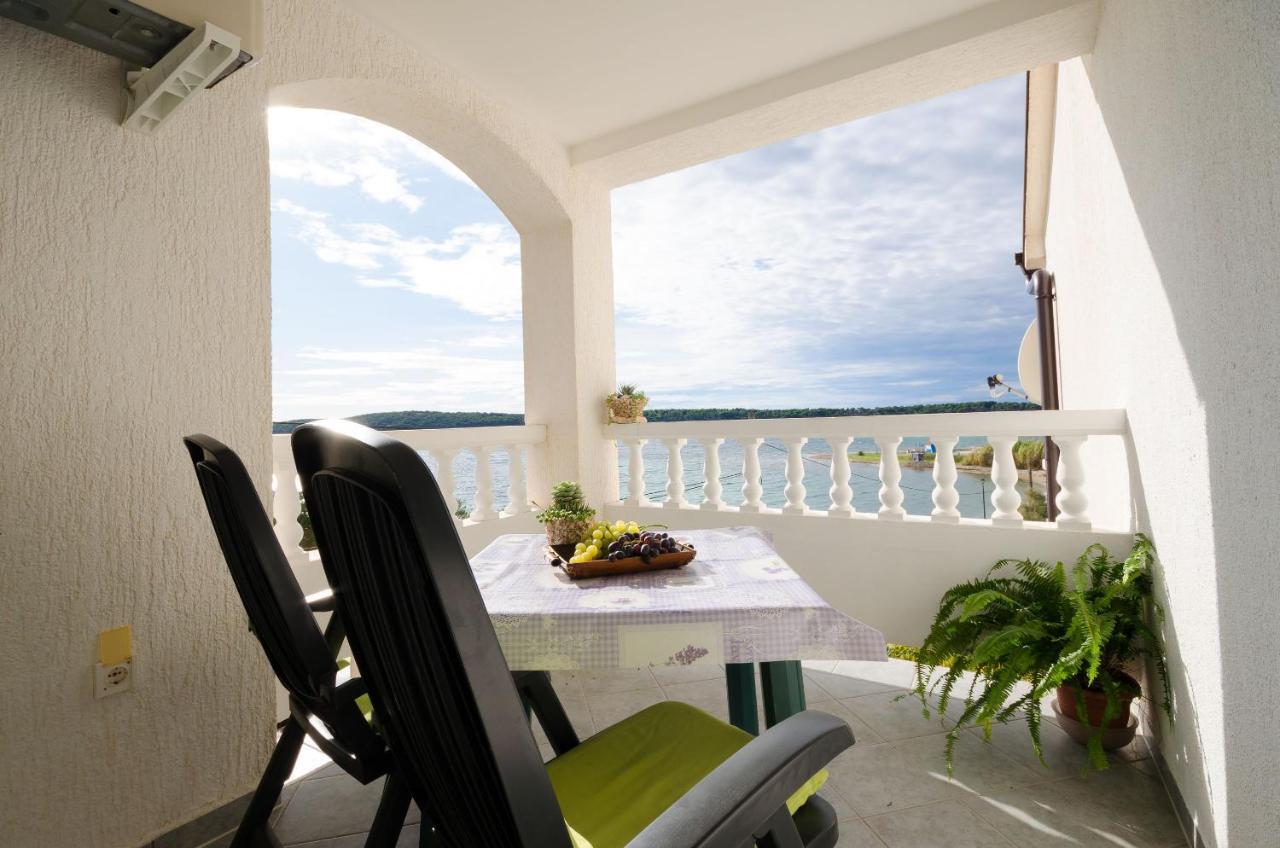 Apartments Marijana Banjol ภายนอก รูปภาพ