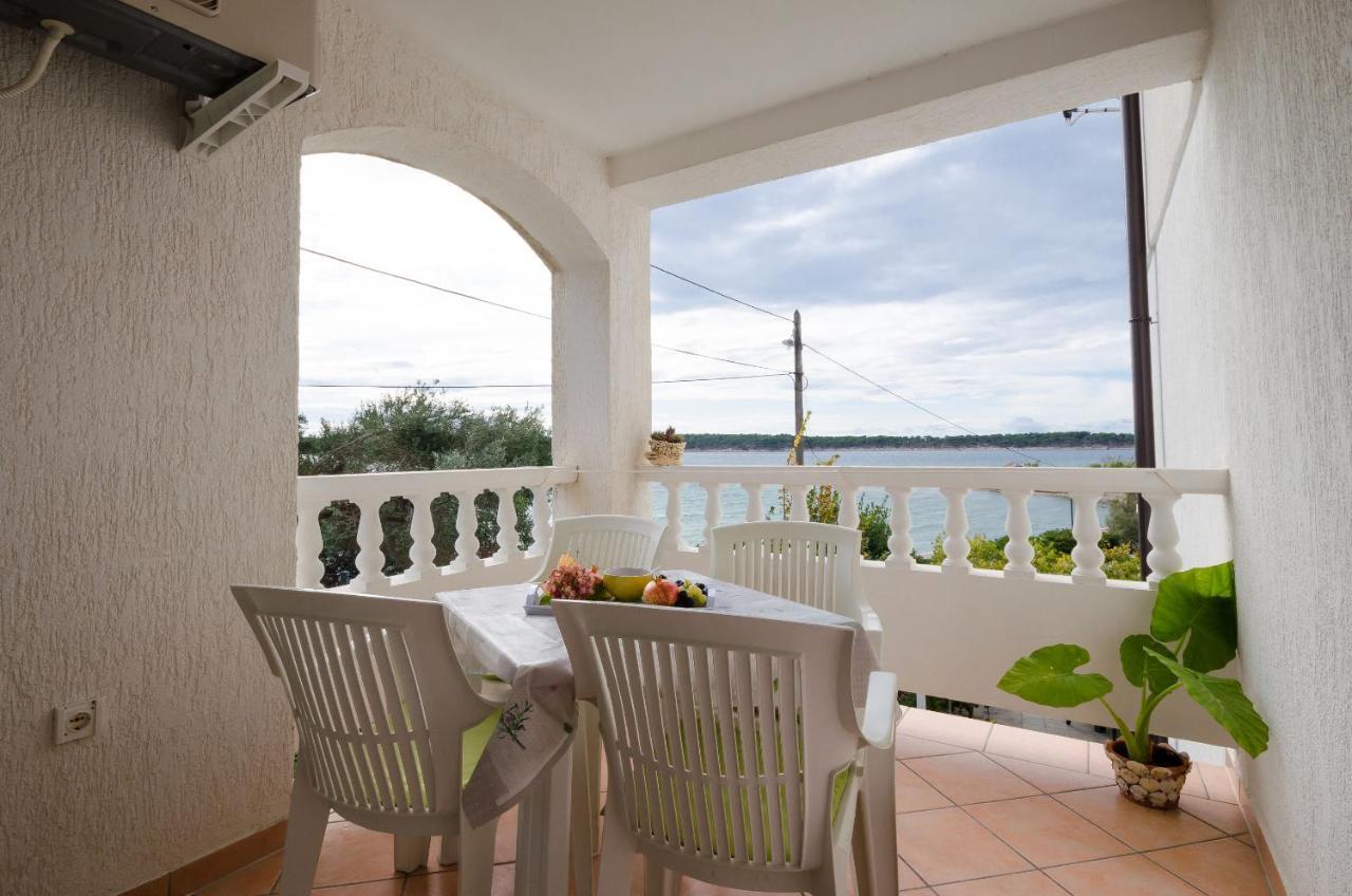 Apartments Marijana Banjol ภายนอก รูปภาพ